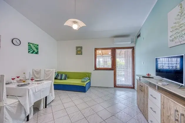 Family Apart Daire, 1 Çift Kişilik Yatak ve Çekyat, Bahçeli (Green Apartment Maslenica Sea View)