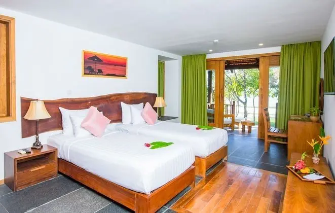 Villa, Denize Sıfır (Sharing Pool)