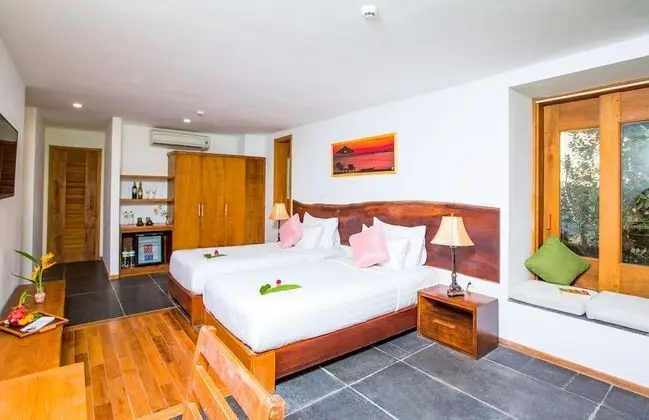 Villa, Denize Sıfır (Sharing Pool)