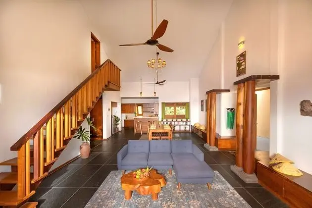 Villa, Denize Sıfır (Sharing Pool)