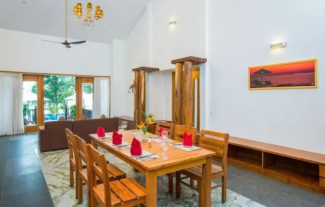 Villa, Denize Sıfır (Sharing Pool)