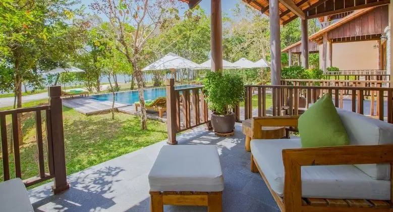 Villa, Denize Sıfır (Sharing Pool)