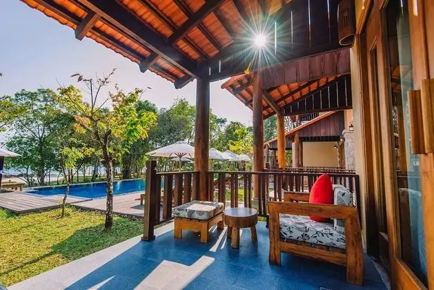 Villa, Denize Sıfır (Sharing Pool)