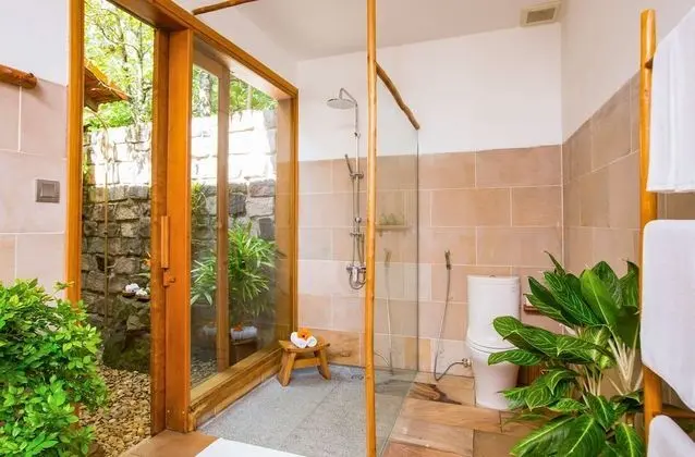 Villa, Denize Sıfır (Sharing Pool)
