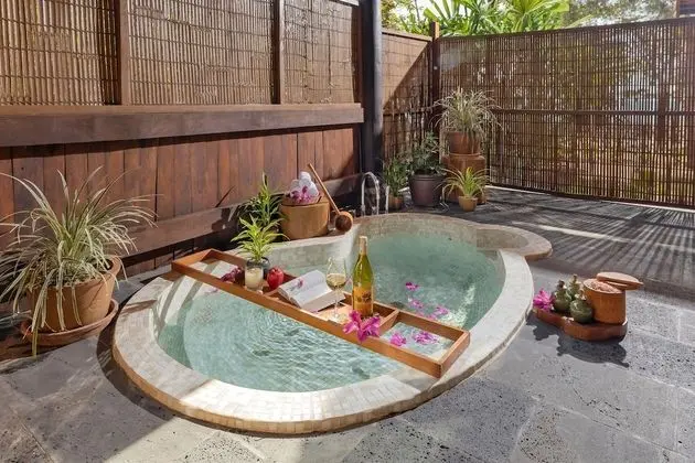 Villa, Denize Sıfır (Sharing Pool)