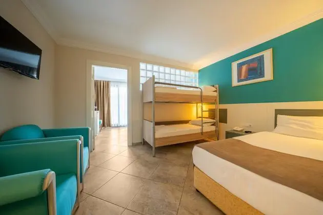 https://images.etstur.com/imgproxy/resize/2560x1440/files/images/hotelImages/etsrooms/516631/Green_Bay_Resort_20250716154528_3.jpg