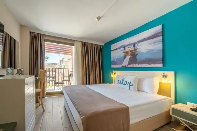 https://images.etstur.com/imgproxy/resize/2560x1440/files/images/hotelImages/etsrooms/516631/Green_Bay_Resort_20250716154840_0.jpg