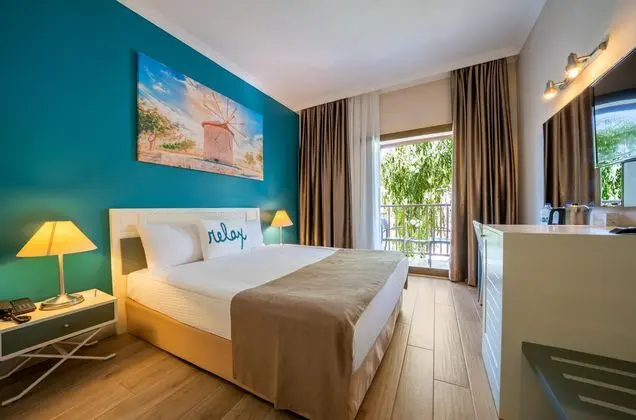 https://images.etstur.com/imgproxy/resize/2560x1440/files/images/hotelImages/etsrooms/516631/Green_Bay_Resort_20250716154841_5.jpg