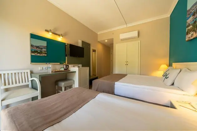 https://images.etstur.com/imgproxy/resize/2560x1440/files/images/hotelImages/etsrooms/516631/Green_Bay_Resort_20250716155113_4.jpg