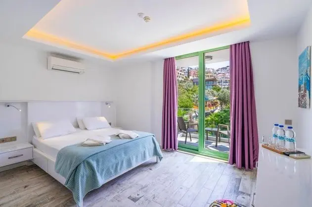 Aile Odası, Kara Manzaralı, Balkonlu