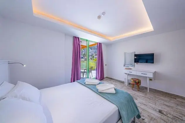 Aile Odası, Kara Manzaralı, Balkonlu