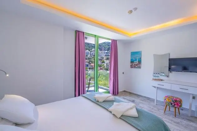 Aile Odası, Kara Manzaralı, Balkonlu