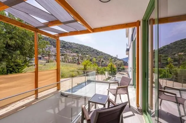 Aile Odası, Kara Manzaralı, Balkonlu