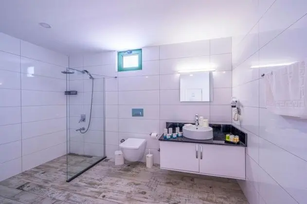 Aile Odası, Kara Manzaralı, Balkonlu