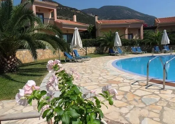 Stüdyo, Havuz Manzaralı