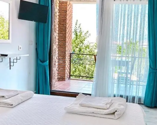 Standart Oda, Havuz veya Bahçe Manzaralı, Balkonlu