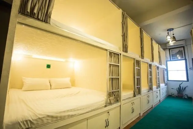 Queen Bed Mixed Dormitory with Shared Bathroom