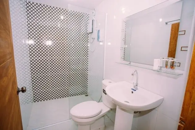 Queen Bed Mixed Dormitory with Shared Bathroom