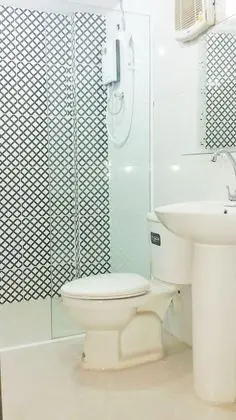 Queen Bed Mixed Dormitory with Shared Bathroom