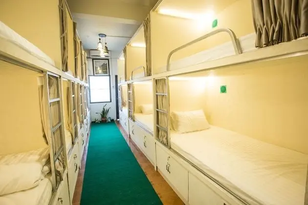 Single Bed Mixed Dormtory with Shared Bathroom