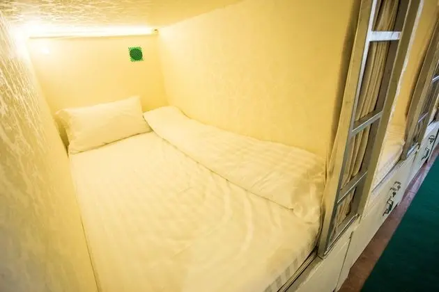 Single Bed Mixed Dormtory with Shared Bathroom