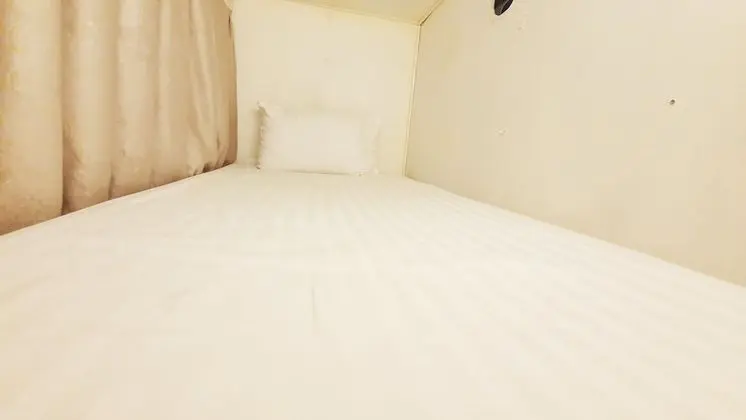 Single Bed Mixed Dormtory with Shared Bathroom