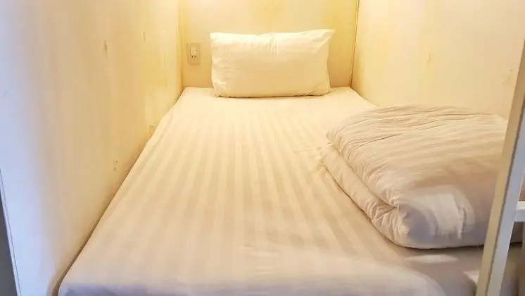 Single Bed Mixed Dormtory with Shared Bathroom