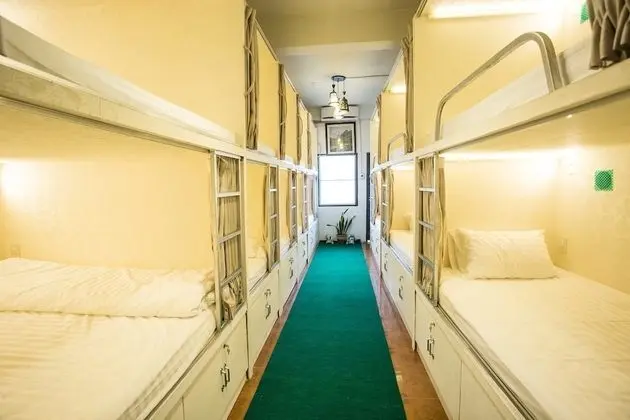 Single Bed Mixed Dormtory with Shared Bathroom