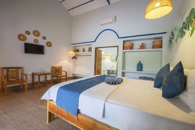 Deluxe Tek Büyük Yataklı Oda, Havuz Manzaralı
