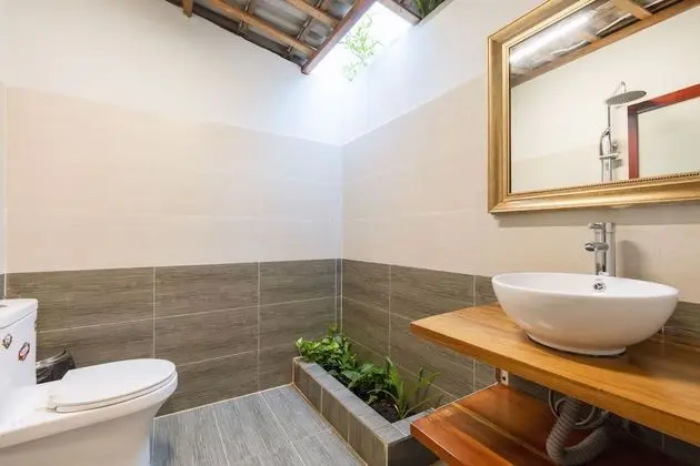 Deluxe Tek Büyük Yataklı Oda, Havuz Manzaralı