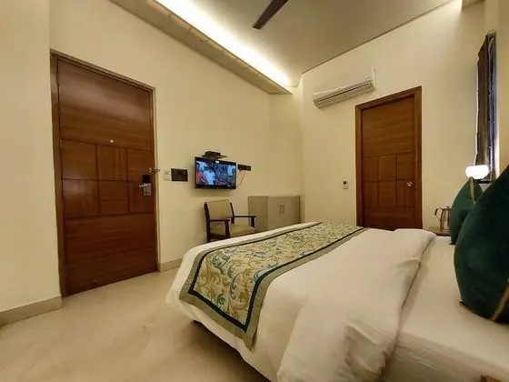 Standard Tek Büyük Yataklı Oda