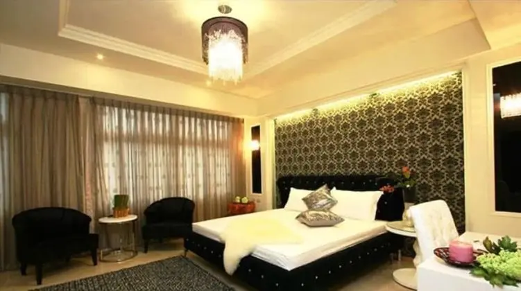 Luxury Tek Büyük Yataklı Oda