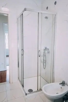 Tek Büyük Yataklı Oda, Ortak Banyo (Rua 19)