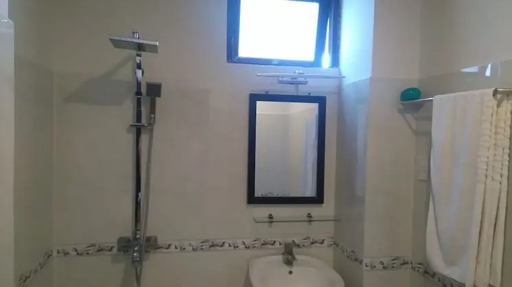 Deluxe Tek Büyük Yataklı Oda (Window)