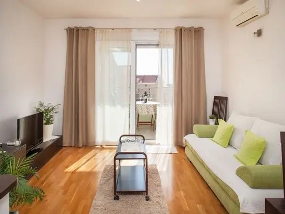 Apart Daire (Green - cosy & close to the sea - A1()