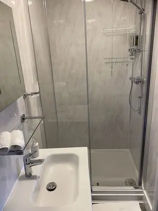 Deluxe Tek Büyük Yataklı Oda, Banyolu/Duşlu, Avlu Manzaralı