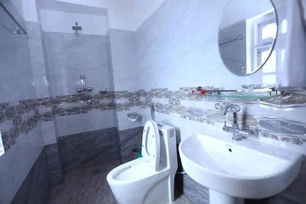 Deluxe Tek Büyük Yataklı Oda, 1 Çift Kişilik Yatak, Sigara İçilebilir, Dağ Manzaralı