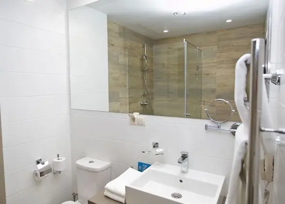 Superior Tek Büyük Yataklı Oda, Balkon, Şehir Manzaralı