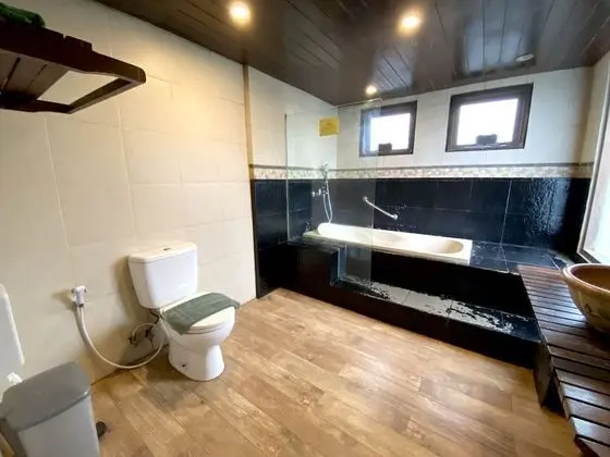Cottage King Room