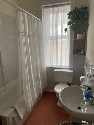 Tek Büyük Yataklı Oda (Private Bathroom Opposite)