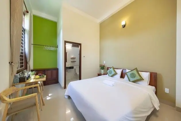 Deluxe Tek Büyük Yataklı Oda, Balkon, Bahçe Manzaralı