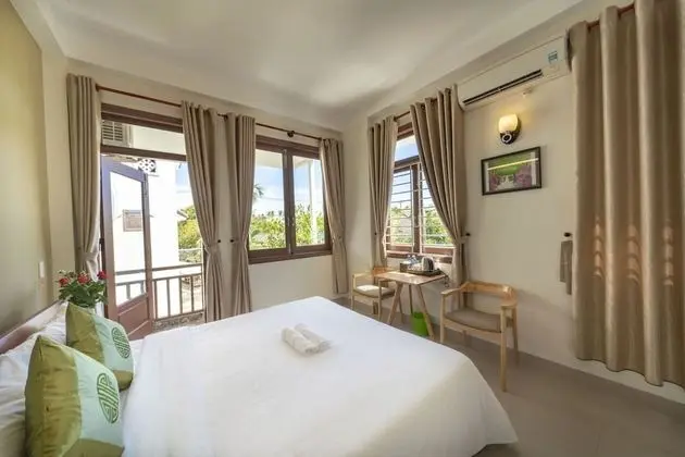 Deluxe Tek Büyük Yataklı Oda, Balkon, Bahçe Manzaralı