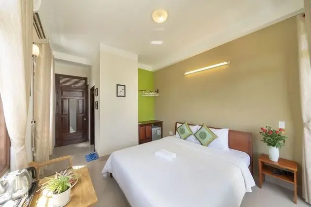 Deluxe Tek Büyük Yataklı Oda, Balkon, Bahçe Manzaralı