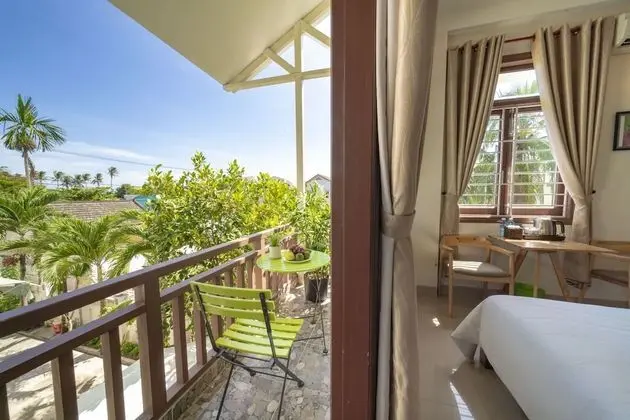 Deluxe Tek Büyük Yataklı Oda, Balkon, Bahçe Manzaralı