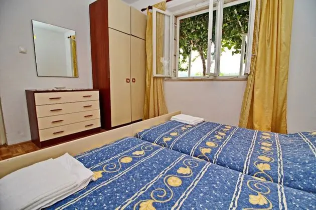 Ev (Four Bedroom House with Private Pool)