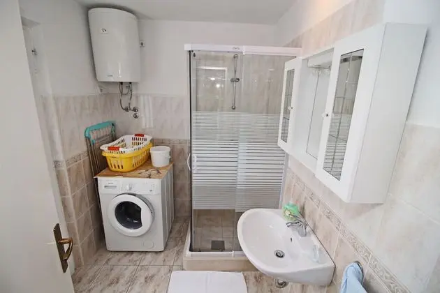 Ev (Four Bedroom House with Private Pool)