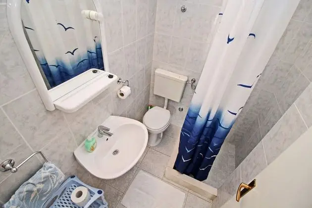 Ev (Four Bedroom House with Private Pool)