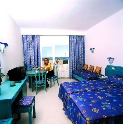 Tek Büyük Yataklı Oda, Bahçe Manzaralı (or Pool view)
