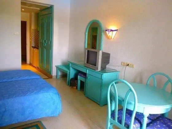 Tek Büyük Yataklı Oda, Bahçe Manzaralı (or Pool view 2+1)