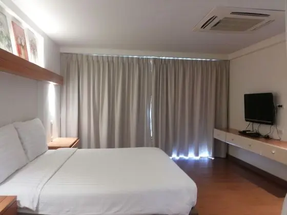 1 Bedroom Apartment, Lake View
